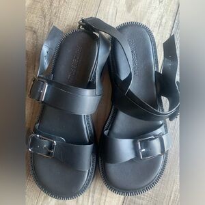 Princess Polly womens black sandals size 9. New without box .